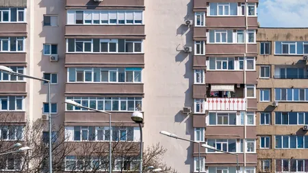 Unde se găsește cea mai ieftină garsonieră din România, în ianuarie 2026. Deși suprafața este de doar 10 metri pătrați, locuința are baie proprie