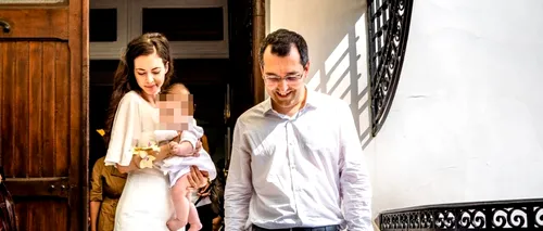 Fostul ministru al Sănătății, Vlad Voiculescu, DEMASCAT de fosta parteneră că avea cont FALS Tinder, în timp ce poza în familistul perfect