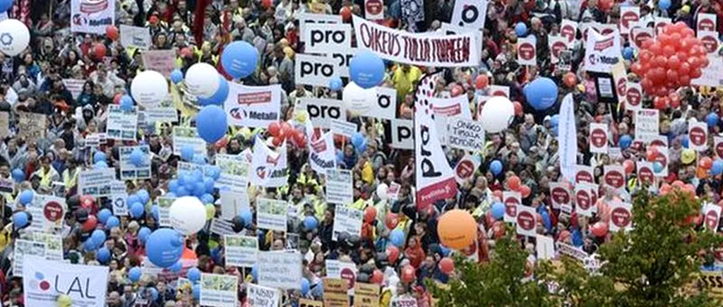 Zeci de mii de persoane au protestat la Helsinki față de reducerile salariale