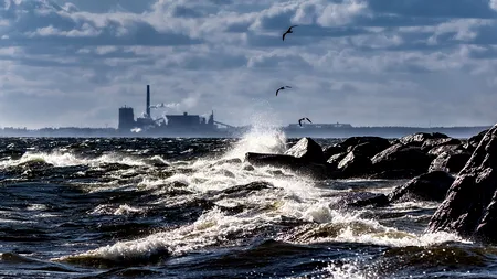 Mai multe porturi din judeţul Constanţa au fost închise, din cauza vântului puternic