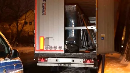 Refugiați din Afghanistan, descoperiți degerați în camionul unui șofer român