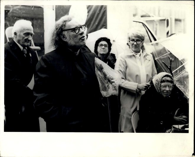 Isaac Asimov, scriitorul care a prezis cum va arăta viitorul / Sursa foto: Profimedia