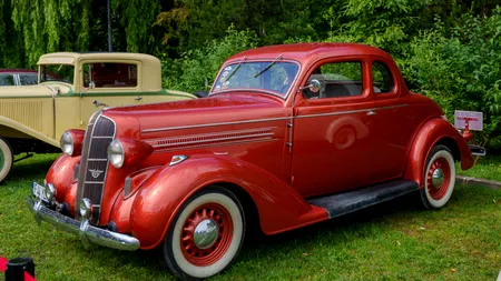 Mașinile care au scris istorie revin la Palatul Cotroceni. Pot fi admirate și două limuzine care au fost la dispoziția șefilor de stat