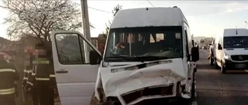 Microbuz școlar, implicat într-un accident în Bacău. Șapte elevi au ajuns la spital