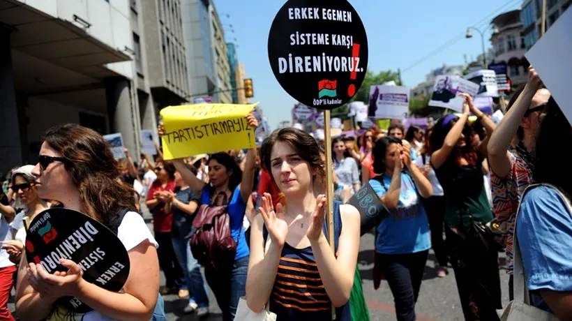 Femeile din Turcia au ieșit în stradă, pentru a spune NU INTERZICERII AVORTULUI