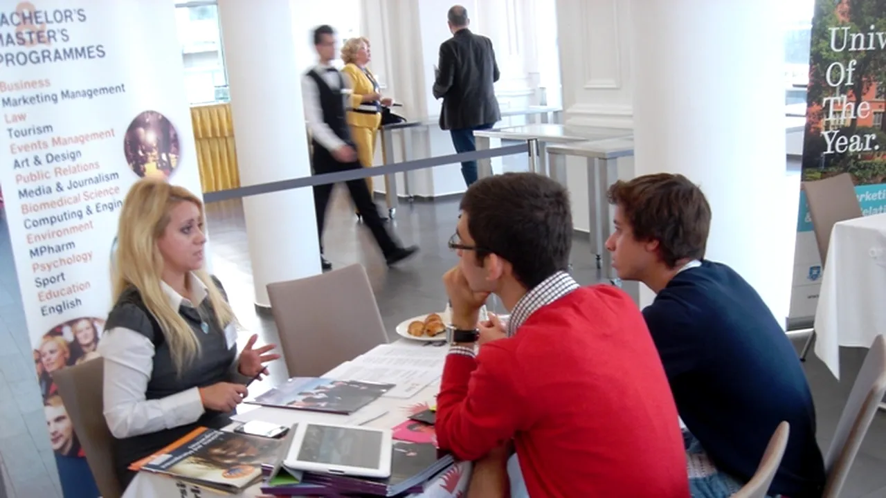 Universitățile britanice vânează studenți români buni. Târg educațional în premieră în Capitală