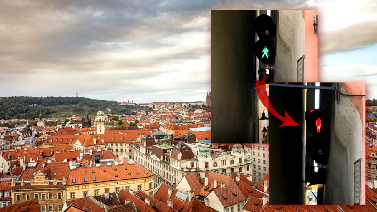 Cea mai îngustă stradă din Europa. Are o lățime mai mică de 50 de centimetri, iar turiștii stau la semafor ca să o traverseze