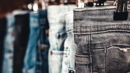 Cum se spală corect BLUGII, fără să se decoloreze. Metoda simplă pe care puțini o cunosc