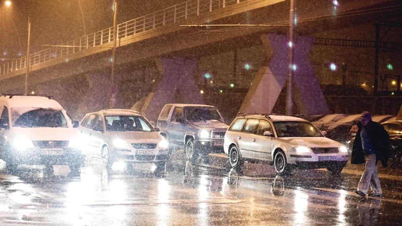 Cum s-a pregătit Primăria Capitalei pentru prima ninsoare din această iarnă: 47 de utilaje pentru combaterea poleiului, în stradă de marți seară