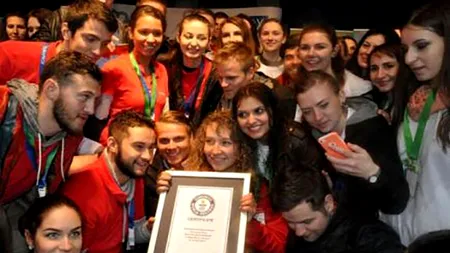 Un oraș din România a ajuns în Cartea Recordurilor după ce 1.507 persoane s-au spălat în același timp pe dinți