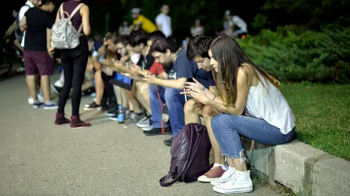 A apărut aplicația care recompensează tinerii dacă nu folosesc telefonul mobil