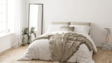 Unde să pui patul în dormitor pentru un somn BUN. De ce nu se pune la fereastră