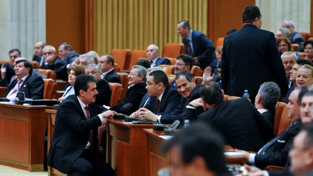 Ponta dă vina pe FMI și CE pentru închiderea CNE Hunedoara, în ziua în care acordă companiei un ajutor de stat. În curtea instituției se protestează