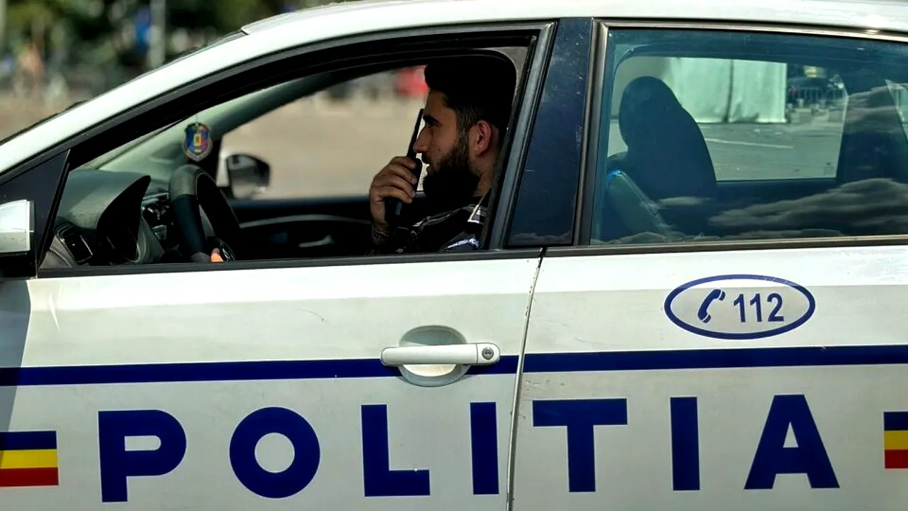 Un bărbat a DISTRUS 16 autoturisme, într-o zonă de sectorul 6. Polițiștii îl caută pe suspect, fiind acuzat și de furt din mașini
