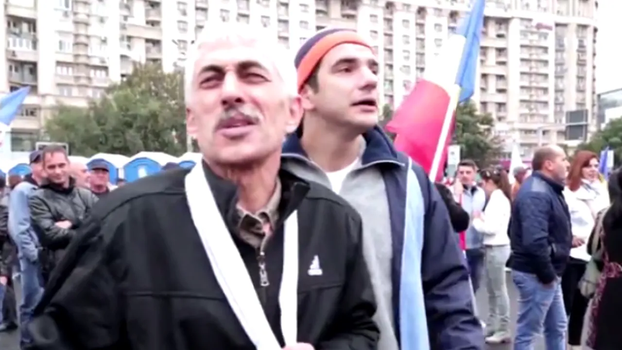 Mondenii, la lansarea lui Klaus Iohannis: „Nu e cu aplauze?