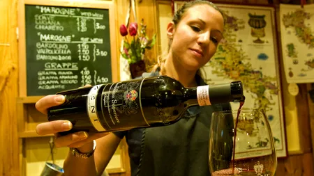 Topul celor mai mari consumatori de ALCOOL din lume. Care este țara „campioană” unde aproape 50% din populația adultă adoră „licoarea bahică”