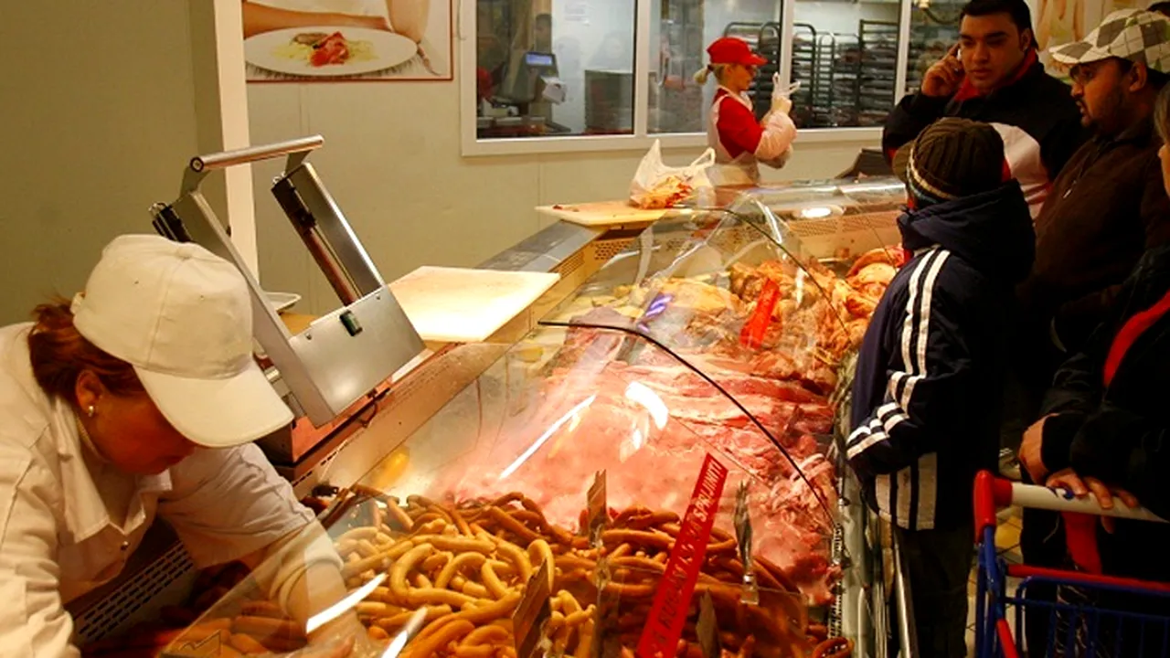 ANPC: Peste 3,4 tone mezeluri retrase și amenzi de 370.000 lei, în controlul privind salamul suspect