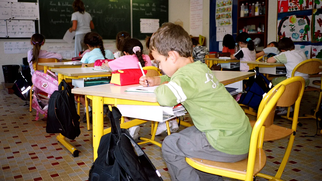 VIOLENȚELE din școlile bucureștene S-AU DUBLAT de la un an la altul. 1200 elevi și patru profesori SANCȚIONAȚI