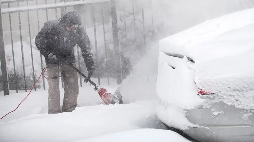 Cel puțin 13 locuitori din regiunea Chicago au murit în timp ce curățau zăpada