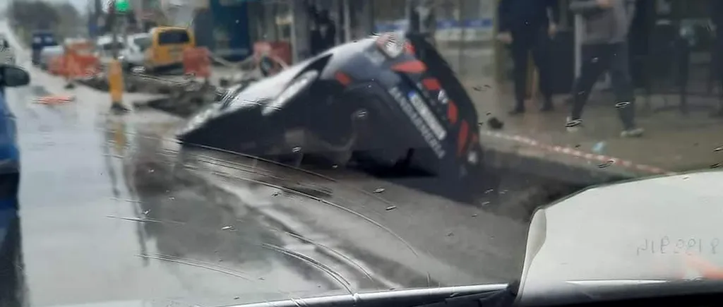 O mașină a Jandarmeriei a căzut într-un șanț pe Șoseaua Fundeni. Brigada rutieră a trimis un echipaj