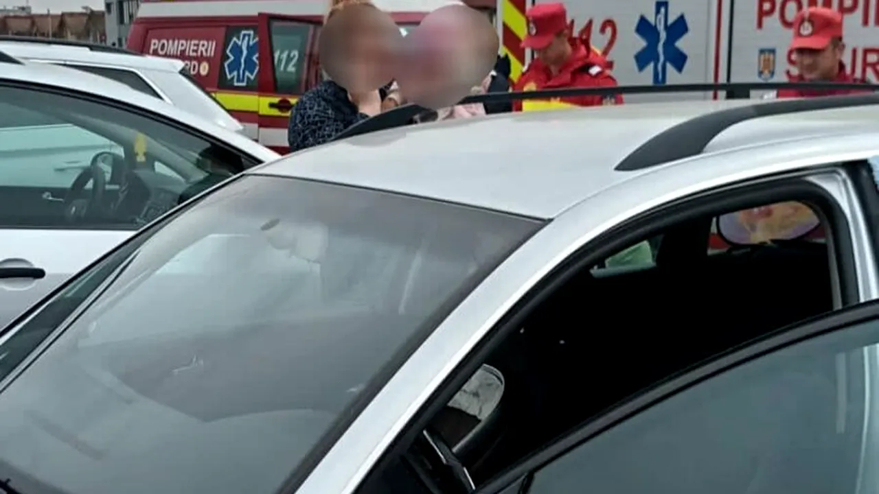 Un copil de aproape 2 ani a rămas BLOCAT într-o maşină încinsă de soare, după ce mama sa uitat cheile în interior. Cum a reacționat femeia