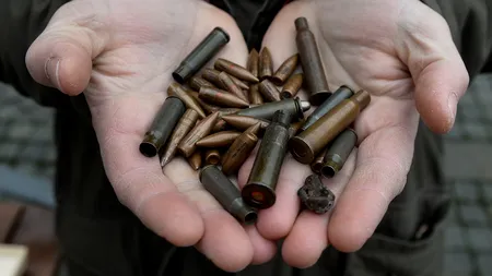 Sute de revoluționari i-au comemorat pe eroii din decembrie 1989 la Universitate