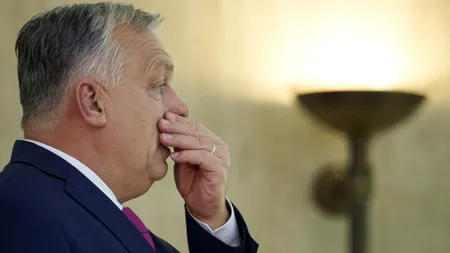 Viktor Orbán la munca de jos. Poza cu premierul Ungariei dând zăpada face furori pe rețelele sociale