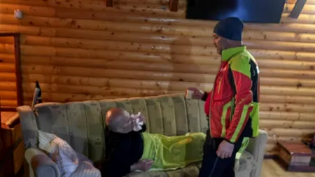 Un turist din Iran care s-a rătăcit pe Platoul Bucegi, găsit după aproape 12 ore de căutări. Bărbatul de 53 de ani a alunecat pe zăpadă, s-a lovit la cap și a rămas inconștient