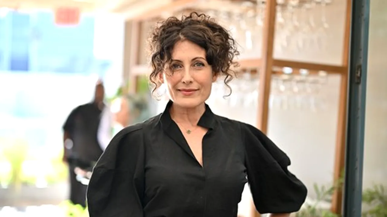 Lisa Edelstein dezvăluie că a primit 97 de cenți ca drepturi de autor pentru două episoade din ”Girlfriends’ Guide to Divorce” în care a jucat