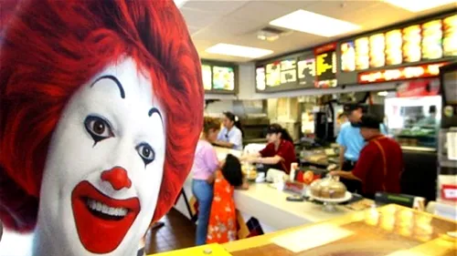 Un hoț a fost nevoit să cumpere un cheeseburger de la McDonald's pentru a primi banii din casa de marcat
