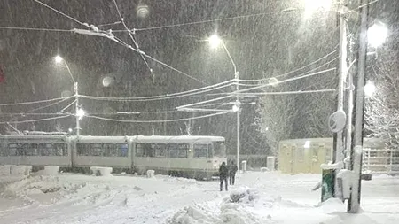 Gabriela Firea: Cinci linii de tramvai sunt afectate de vremea rea. Trei semafoare, avariate