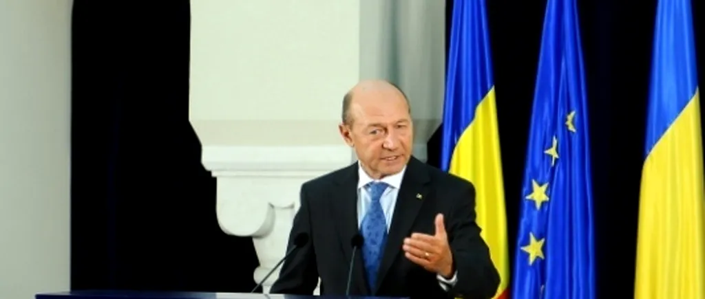 Băsescu decorează deputații moldoveni care au contribuit la recunoașterea limbii române la Chișinău