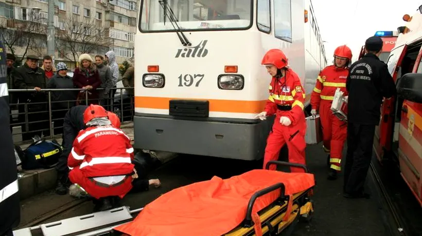 Un copil de 13 ani, dus la spital după ce a fost lovit de un tramvai pe linia 1 din Capitală