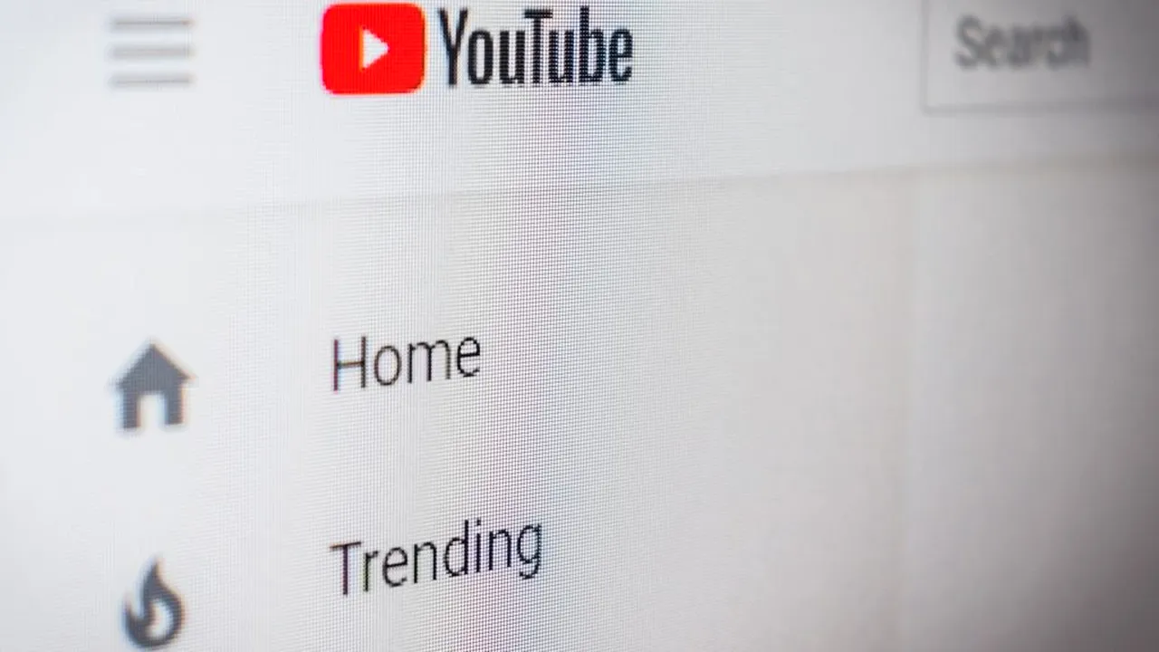 DEZINFORMARE INTERZISĂ. YouTube a interzis orice conținut „nefondat” din punct de vedere medical