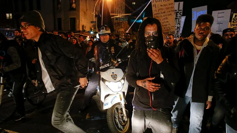 Zece persoane arestate la New York, la manifestații provocate de decizia în cazul de la Ferguson