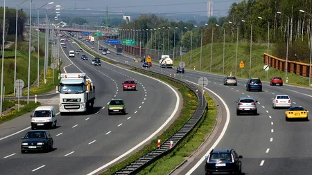 Un șofer inconștient a condus pe A1 București-Pitești cu copilul în brațe (VIDEO)