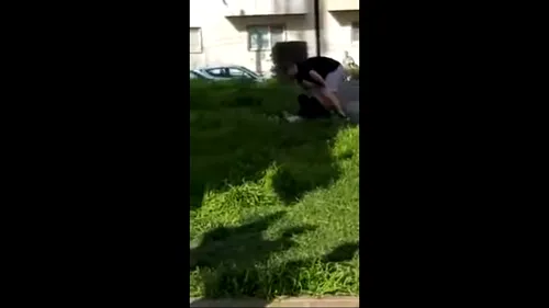 Un bărbat din Constanța a fost filmat în timp ce bătea un copil de 12 ani