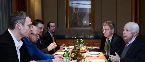 Senatorul american John McCain s-a întâlnit cu liderii opoziției ucrainene. Ce i-au cerut aceștia