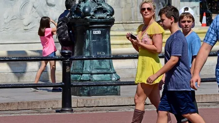 Noua conduită vestimentară din GALAȚI: Accesul interzis în PRIMĂRIE pentru persoanele în pantaloni scurți, sau în tricouri inscripționate cu SLOGANURI