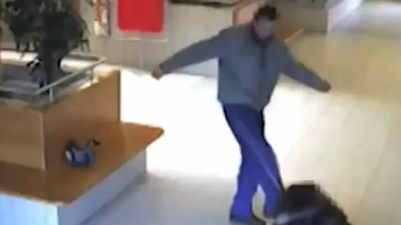 Imagini violente: o femeie este atacată din senin într-un mall din Cehia. VIDEO