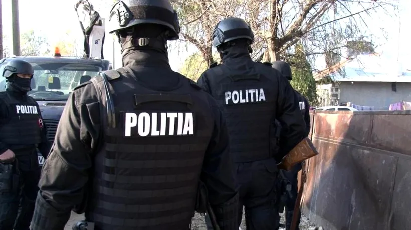Polițiști din Vaslui, anchetați pentru MITĂ/16 percheziții în Huși