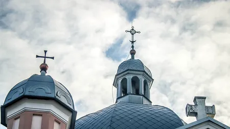 BOR. Tot mai mulți credincioși cer deschiderea bisericilor: „N-am avut așa ceva. Ca și când biserica este pricina bolii”