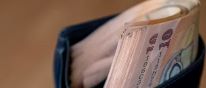 <span style='background-color: #dd9933; color: #fff; ' class='highlight text-uppercase'>ACTUALITATE</span> Când intră PENSIILE pe card în aprilie 2024. Ar putea apărea întârzieri