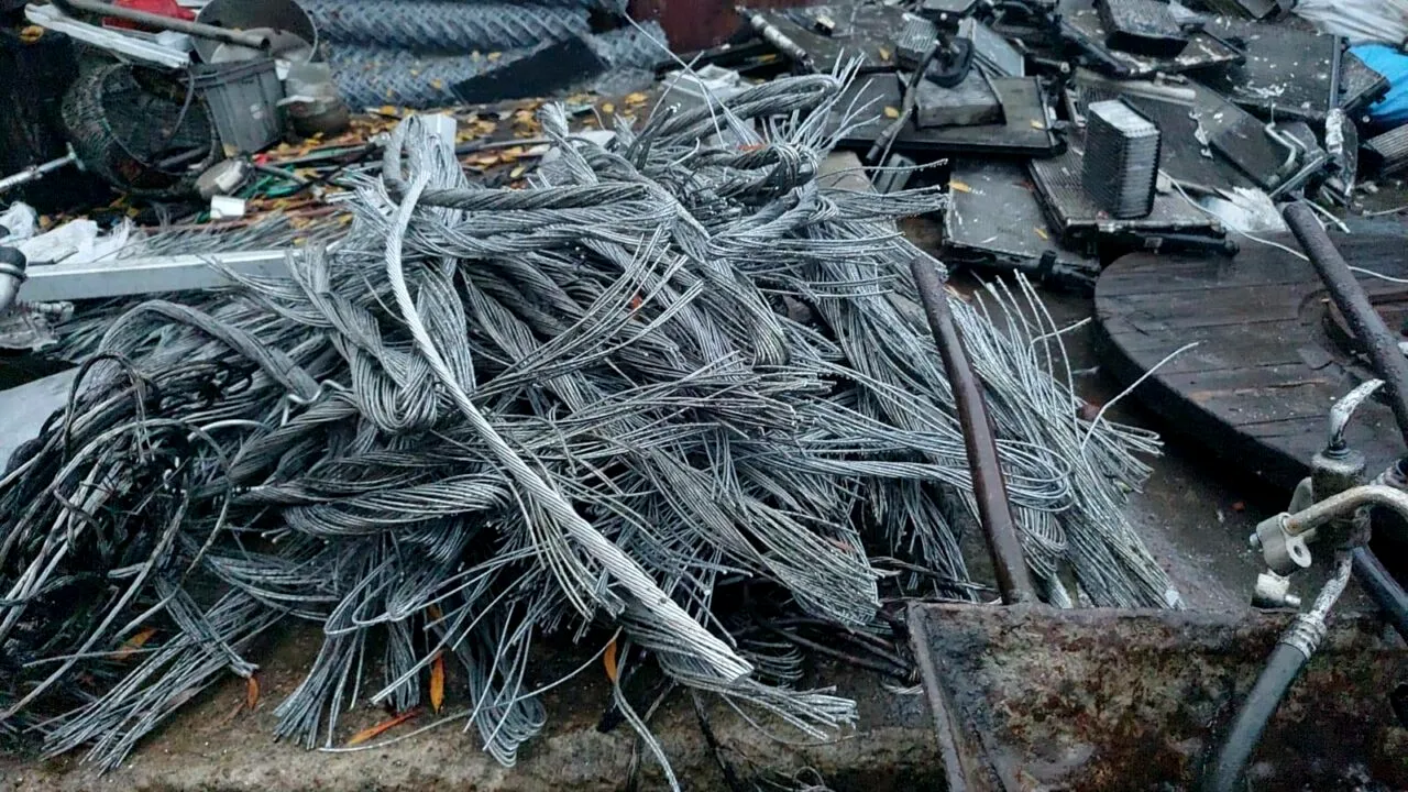 Garda de Mediu, Poliția și Jandarmeria descind în Bălteni și Dragodana. Există indicii privind deținerea, comerțul și arderea ilegală a DEȘEURI