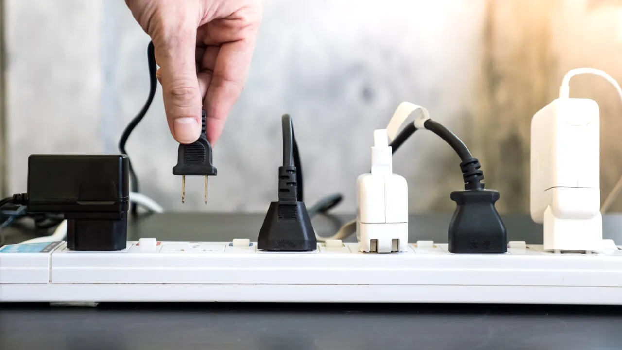 Singurele 3 aparate electrocasnice care consumă curent fără să le folosești. Soluția pe care să o urmezi, pentru a nu plăti o factură mai mare