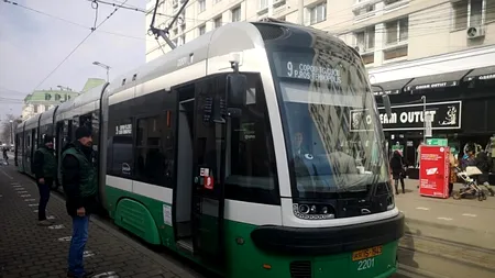 Vatman din Iași, dus direct la SPITAL după ce a mirosit sacoșa unei bătrâne. Poliția a deschis urgent o anchetă