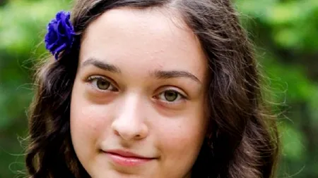 Iulia Ionescu, generația cu Facebook-ul de gât sau cum au greșit adulții