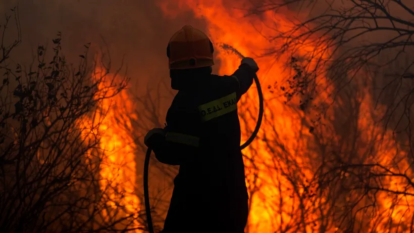 UE trimite avioane, elicoptere și pompieri în mai multe țări din sudul Europei, pentru a lupta împotriva incendiilor