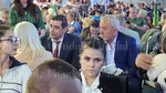 Primarul Buzăului, Constantin Toma, „luptător” anti-suveraniști și critic înverșunat al apropierii PSD de AUR, fotografiat aseară în compania lui George Simion. Liderul AUR nu mai scăpa de edil, care s-a ținut după el în tot aeroportul, inclusiv la coada de îmbarcare