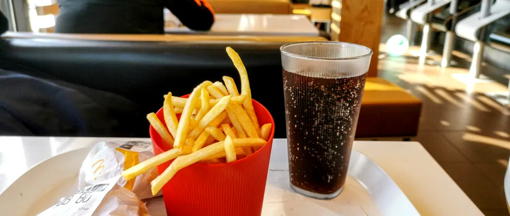 De ce Coca-COLA are un gust mai bun la McDonald’s? Misterul gustului inconfundabil, explicat simplu